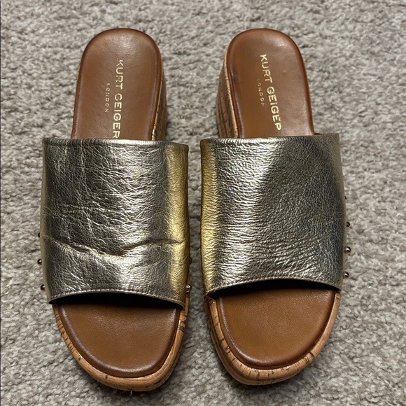 Kurt Geiger 'London Maci' Metallic Flatform Sandals with a cork platform sole - Picture 2 of 12